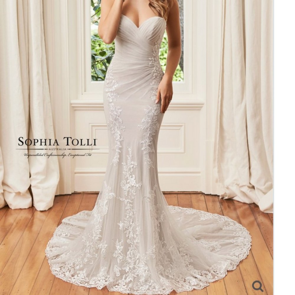 Price drop.Sophia Tolli Aleena Modern Bridal Gown w/ Asymmetrical Tulle Draping